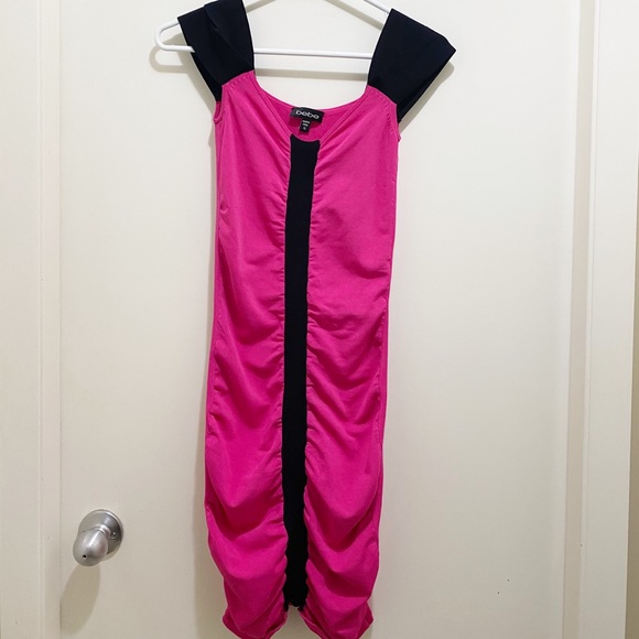 Bebe Open Shoulder Sexy Bodycon Midi Dress with Ruching Pink Black XS - Picture 4 of 7